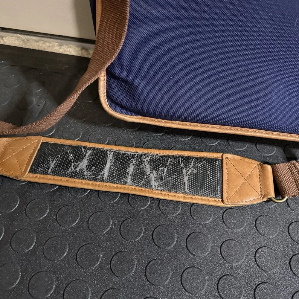 L.L. Bean bean messenger